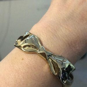 Goldtone bow bracelet 